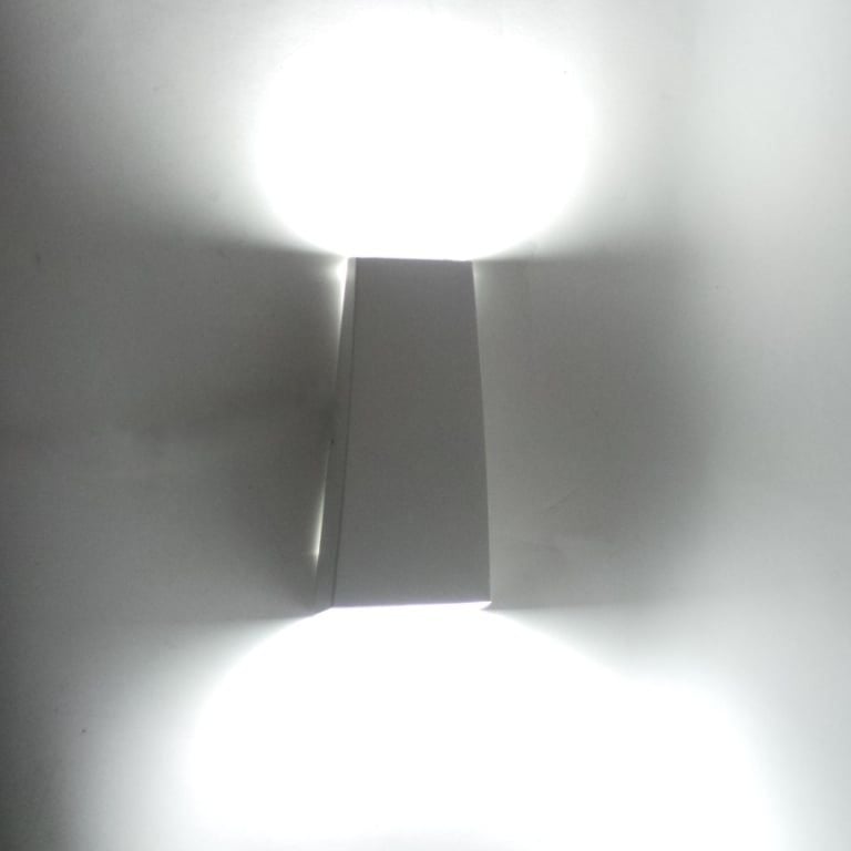 20180629175647_lampada_led_dopio_luce_7w_2_accesa_9e7747c2c9e44a71b