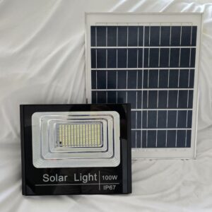 Đèn pha năng lượng mặt trời 100W lắp đặt chiếu sáng sân vườn với tiêu chuẩn chống nước IP67